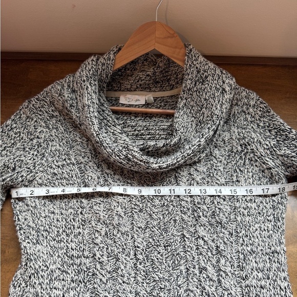 RD style cowl neck black white sweater medium - Picture 2 of 7